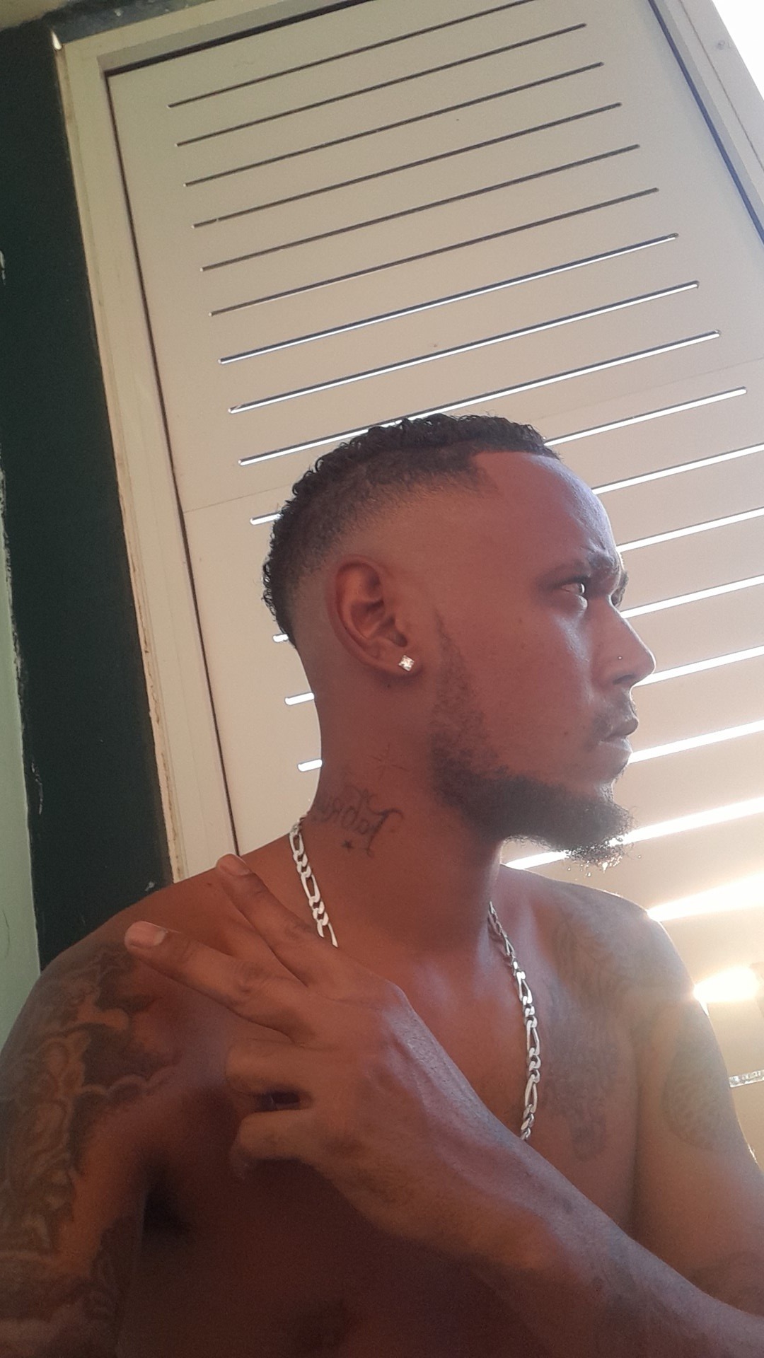 Profil de Hendy, 30 ans, Groupe gay à Prêles