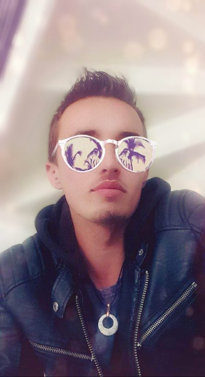 Profil de Ouaheb, 26 ans, Groupe gay à Hellikon
