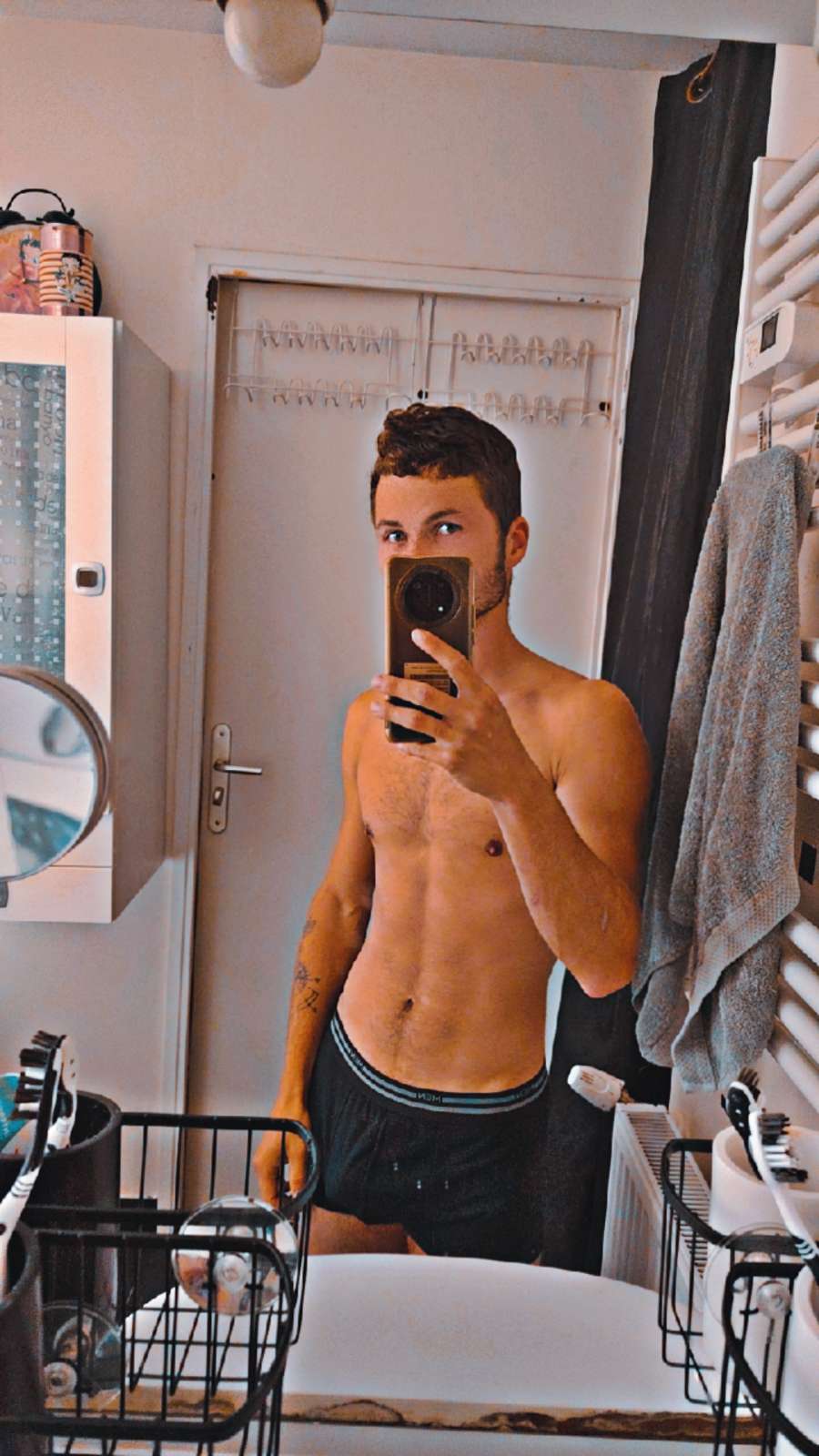 Profil de Salah, 23 ans, Groupe gay à Münsingen