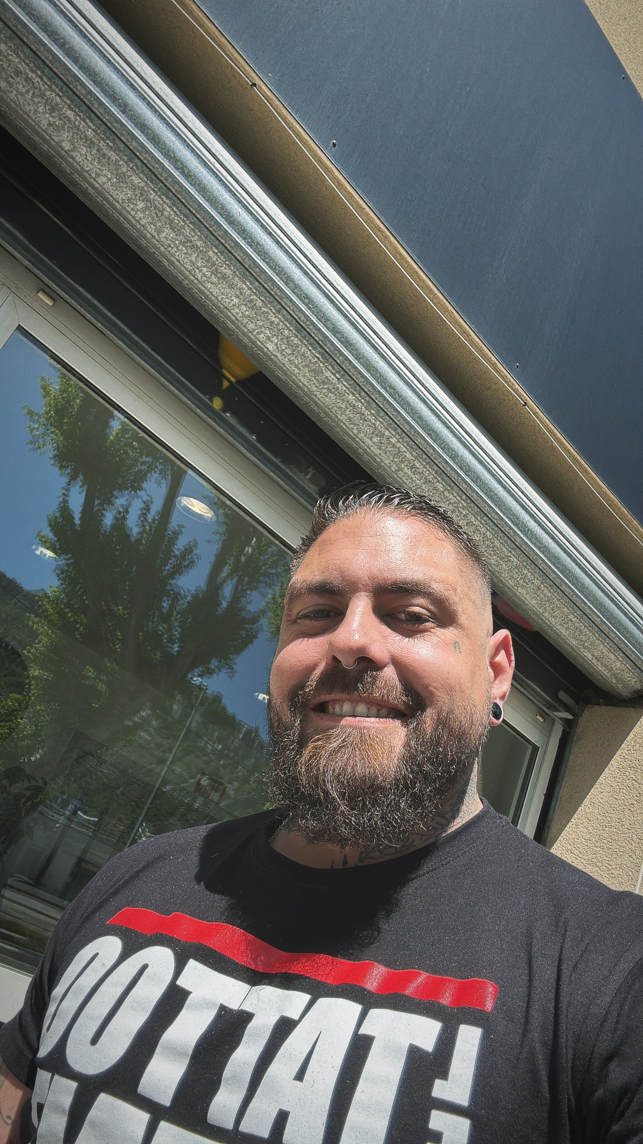 Profil de Kadri, 35 ans, Groupe gay à Tschierv