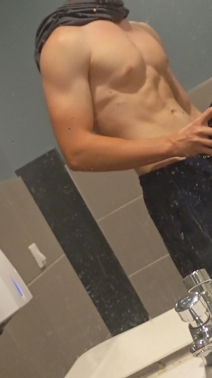 Profil de Mahieddine, 20 ans, Groupe gay à Misery