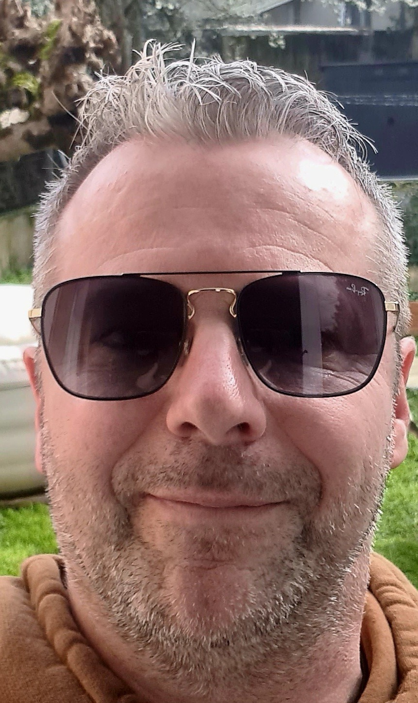 Profil de Ouanes, 53 ans, Groupe gay à Correvon