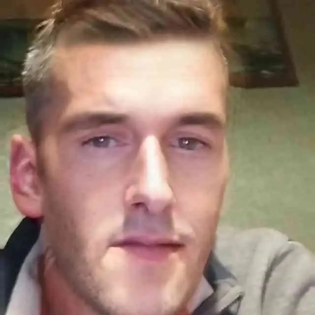 Profil de Chemsy, 34 ans, Groupe gay à Campascio