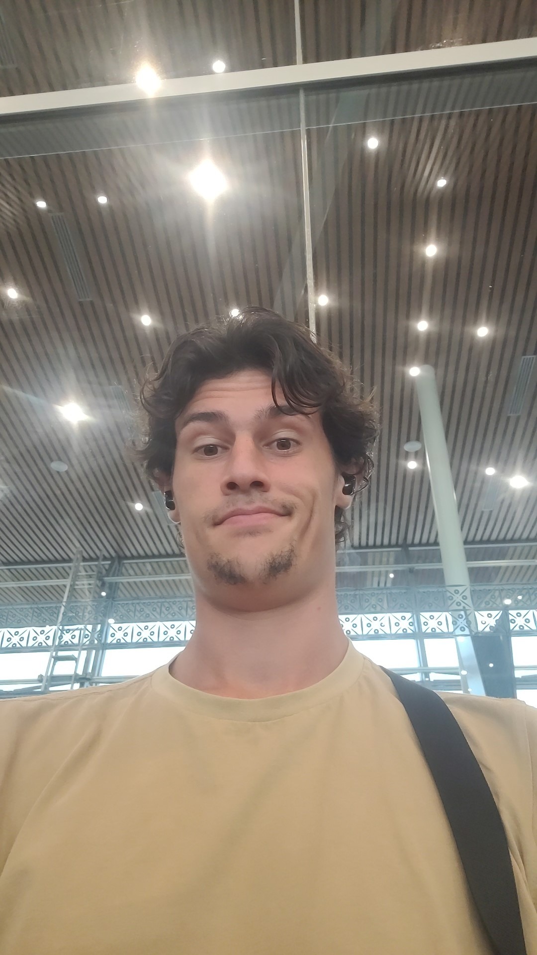 Profil de Meddhi, 24 ans, Groupe gay à Farnern