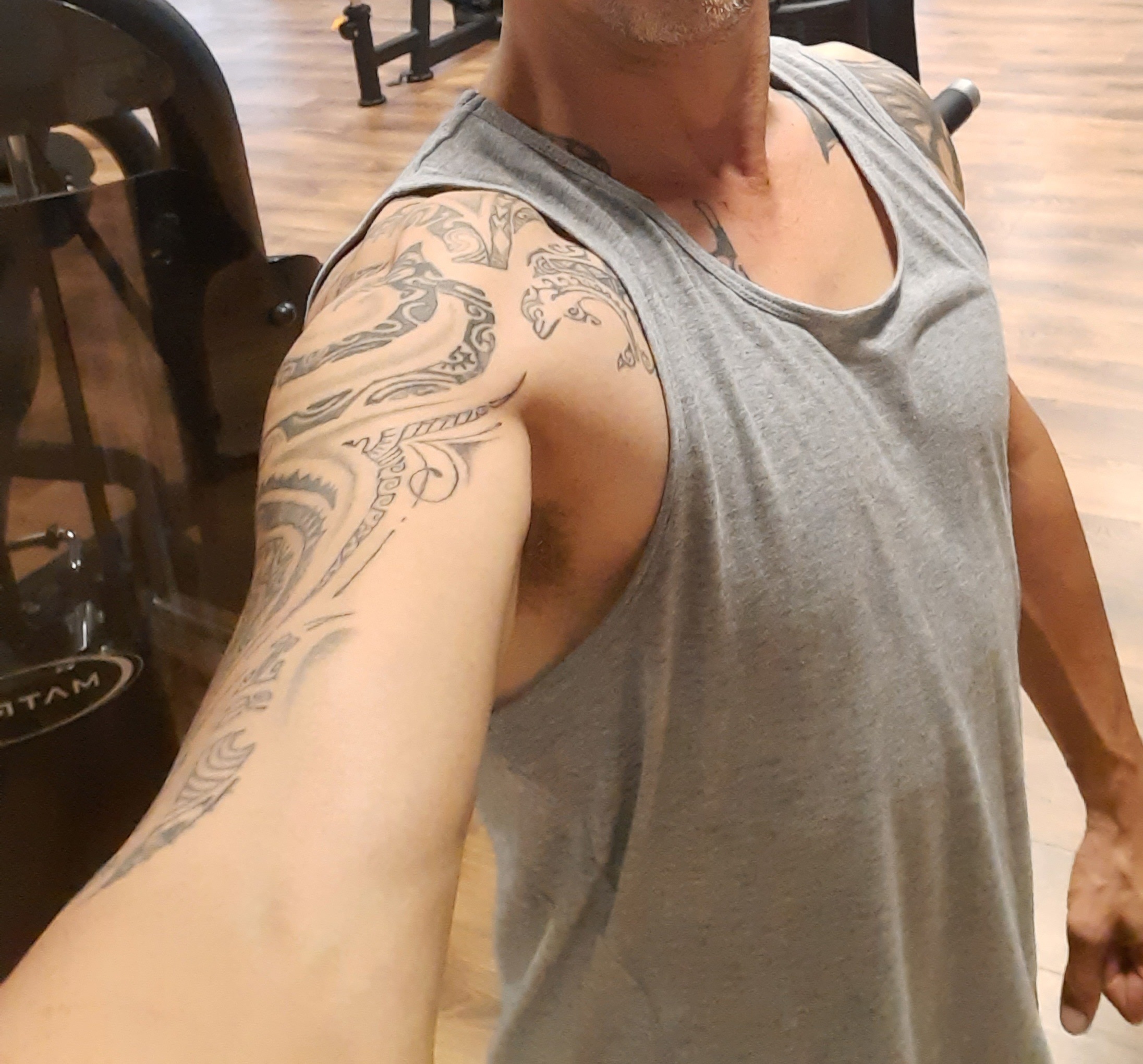 Profil de Lindo, 41 ans, Groupe gay à Fiesch