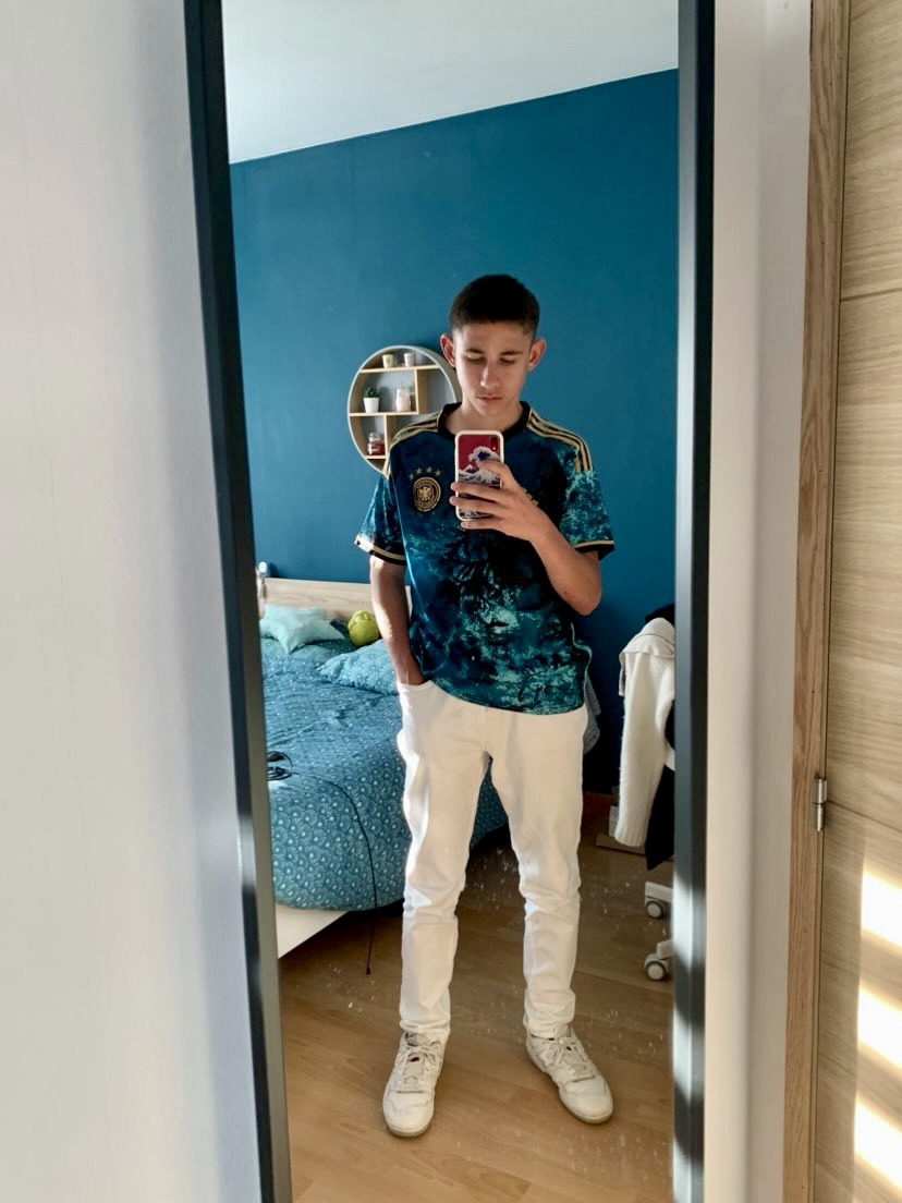 Profil de Najeh, 19 ans, Groupe gay à Longirod