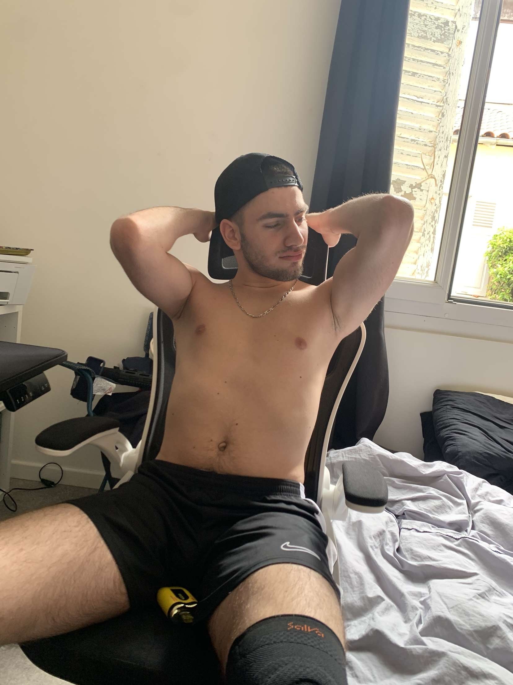 Profil de Nadji, 19 ans, Groupe gay à Flüelen