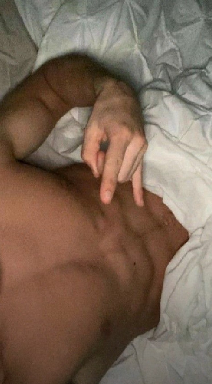 Profil de Azouz, 26 ans, Groupe gay à Scheuren