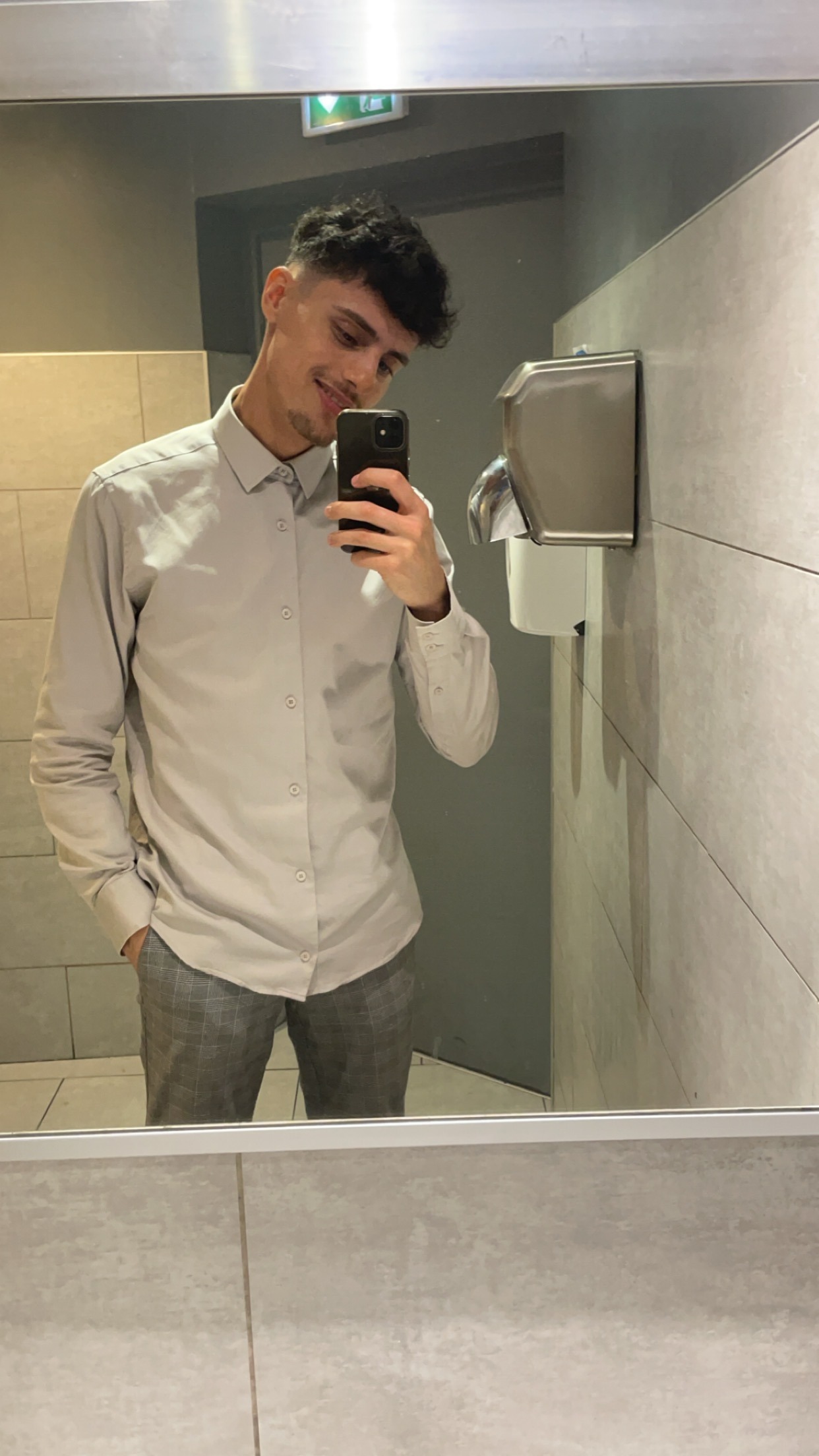Profil de Djulian, 26 ans, Groupe gay à Aefligen