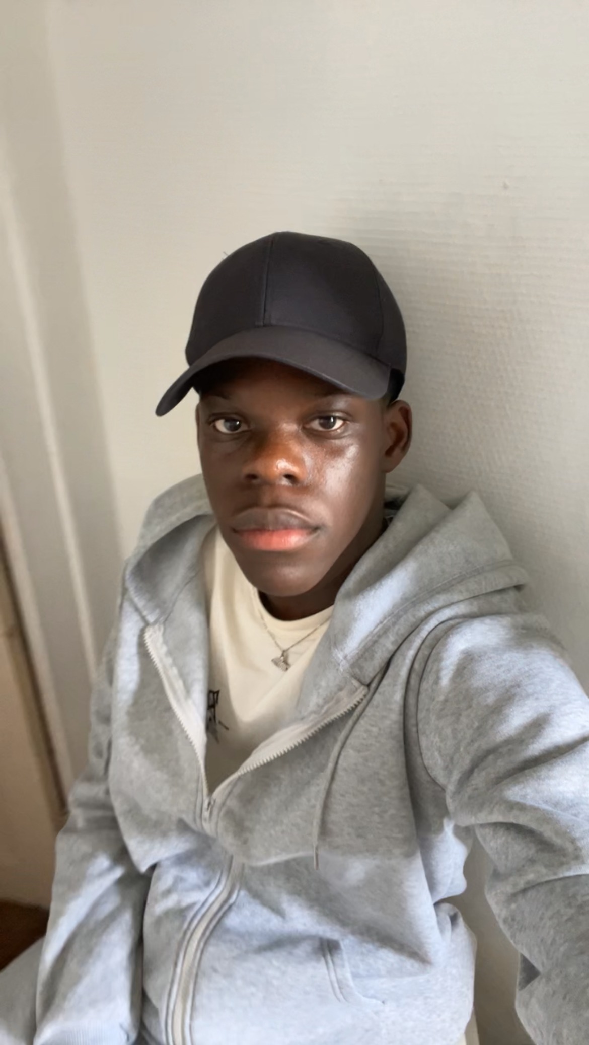 Profil de Arona, 19 ans, Groupe gay à Marly