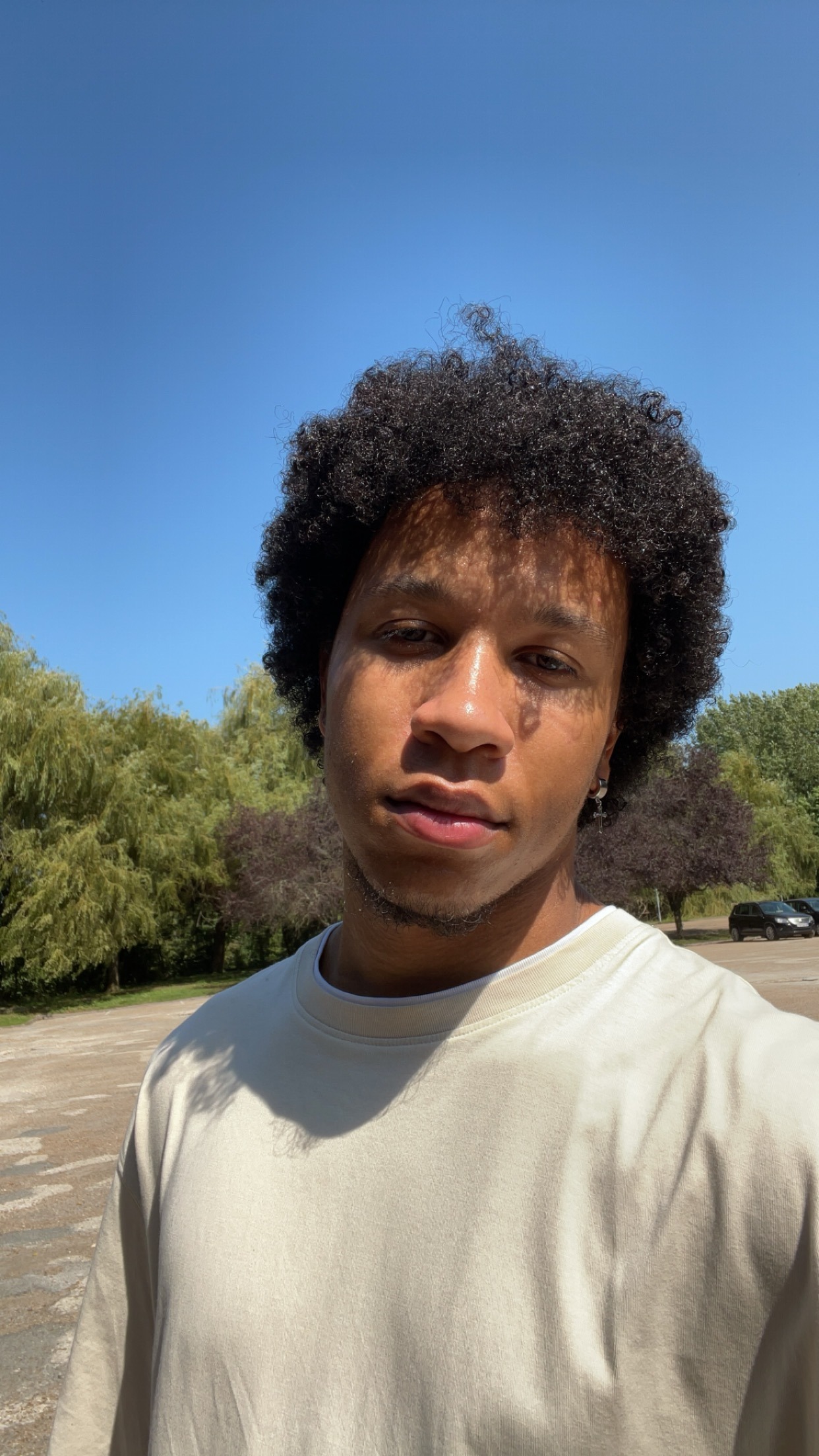 Profil de Sambou, 18 ans, Groupe gay à Steffisburg