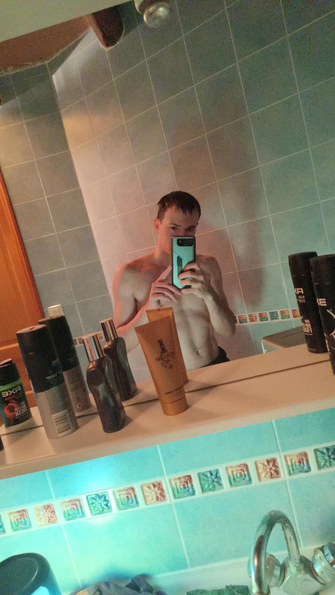 Profil de Alec, 22 ans, Groupe gay à Hallwil
