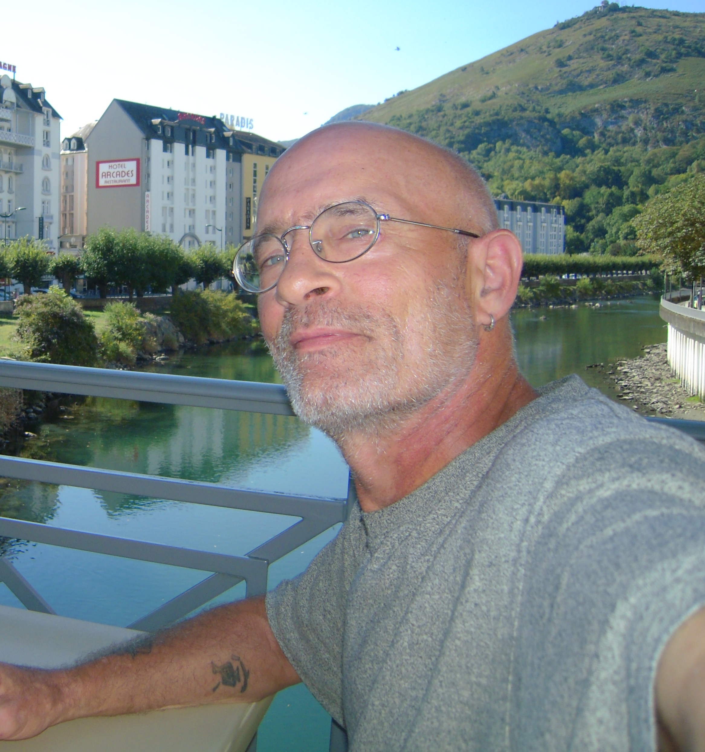 Profil de Emin, 55 ans, Groupe gay à Ardon