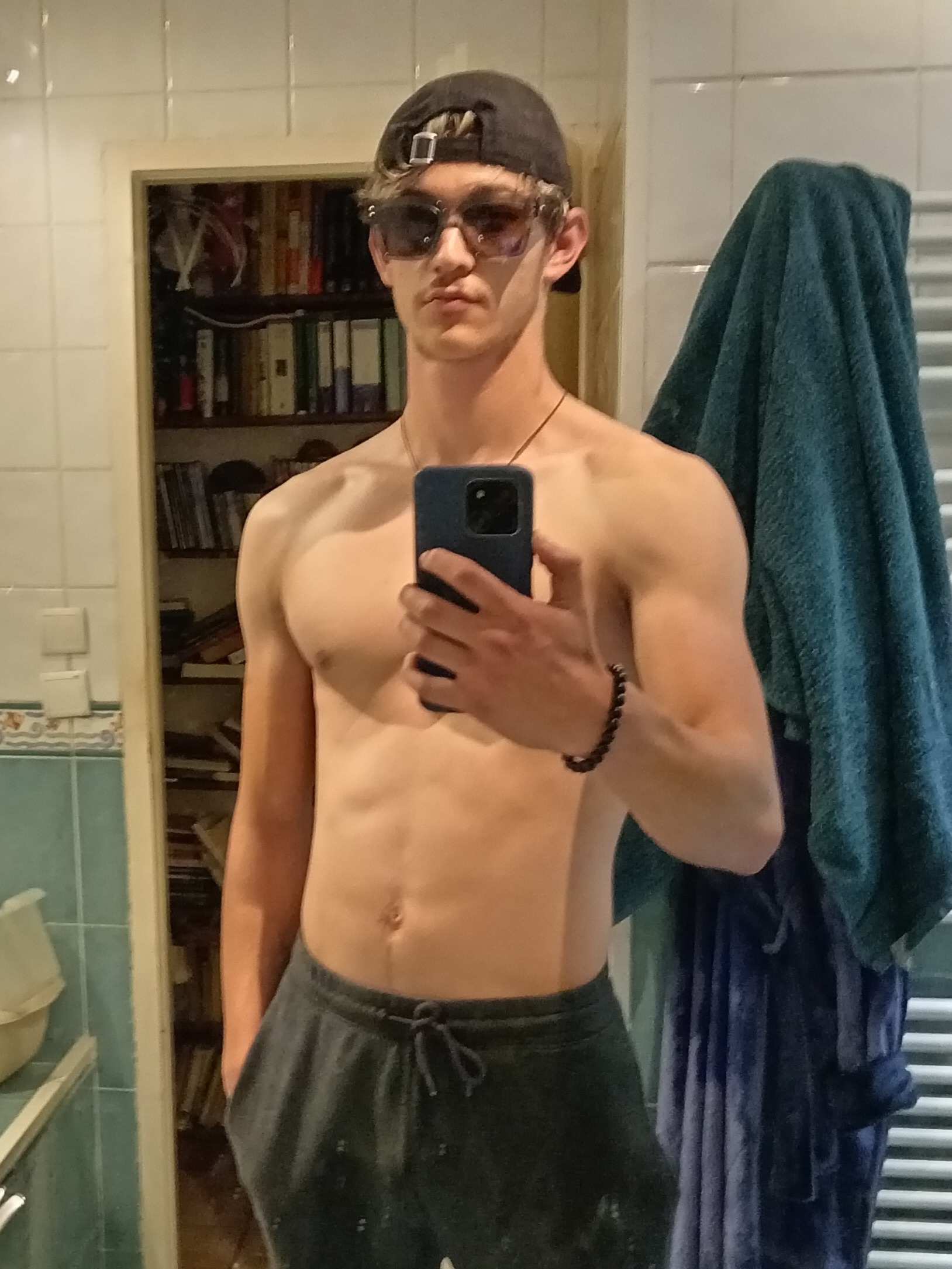Profil de Tomy, 18 ans, Groupe gay à Etziken