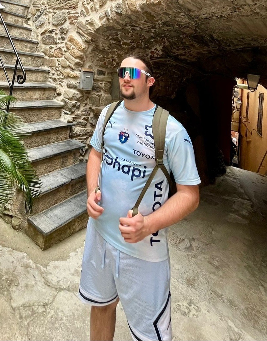 Profil de Radhouan, 22 ans, Groupe gay à Versoix