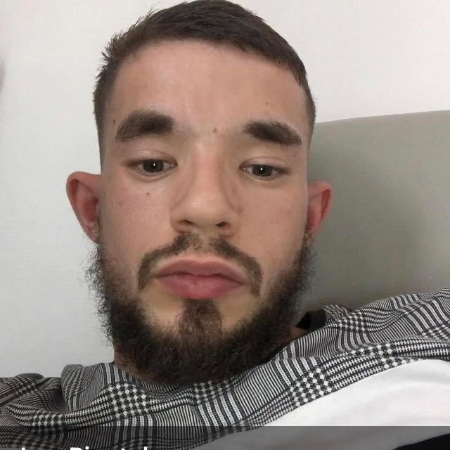 Profil de Stanley, 28 ans, Groupe gay à Ruschein