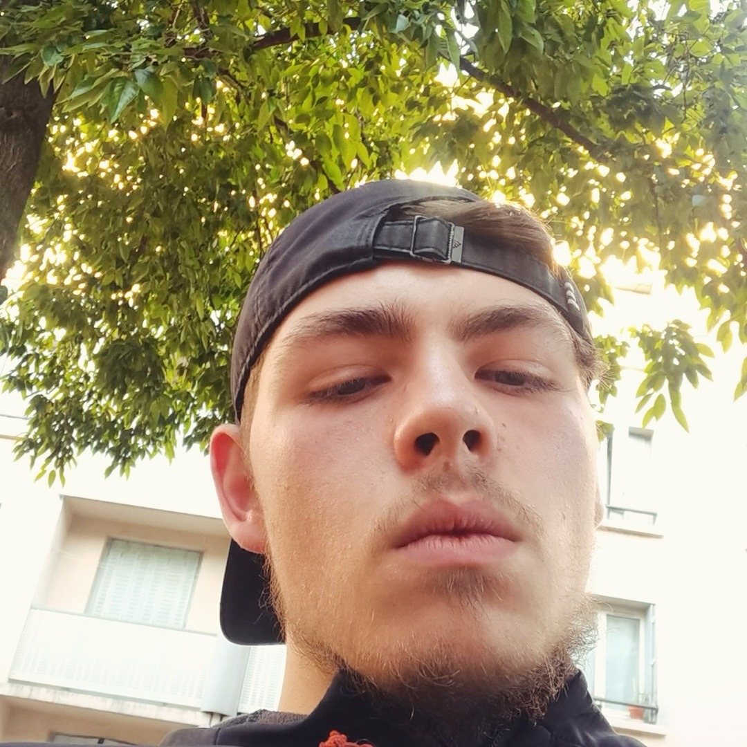 Profil de Mamy, 19 ans, Groupe gay à Longirod