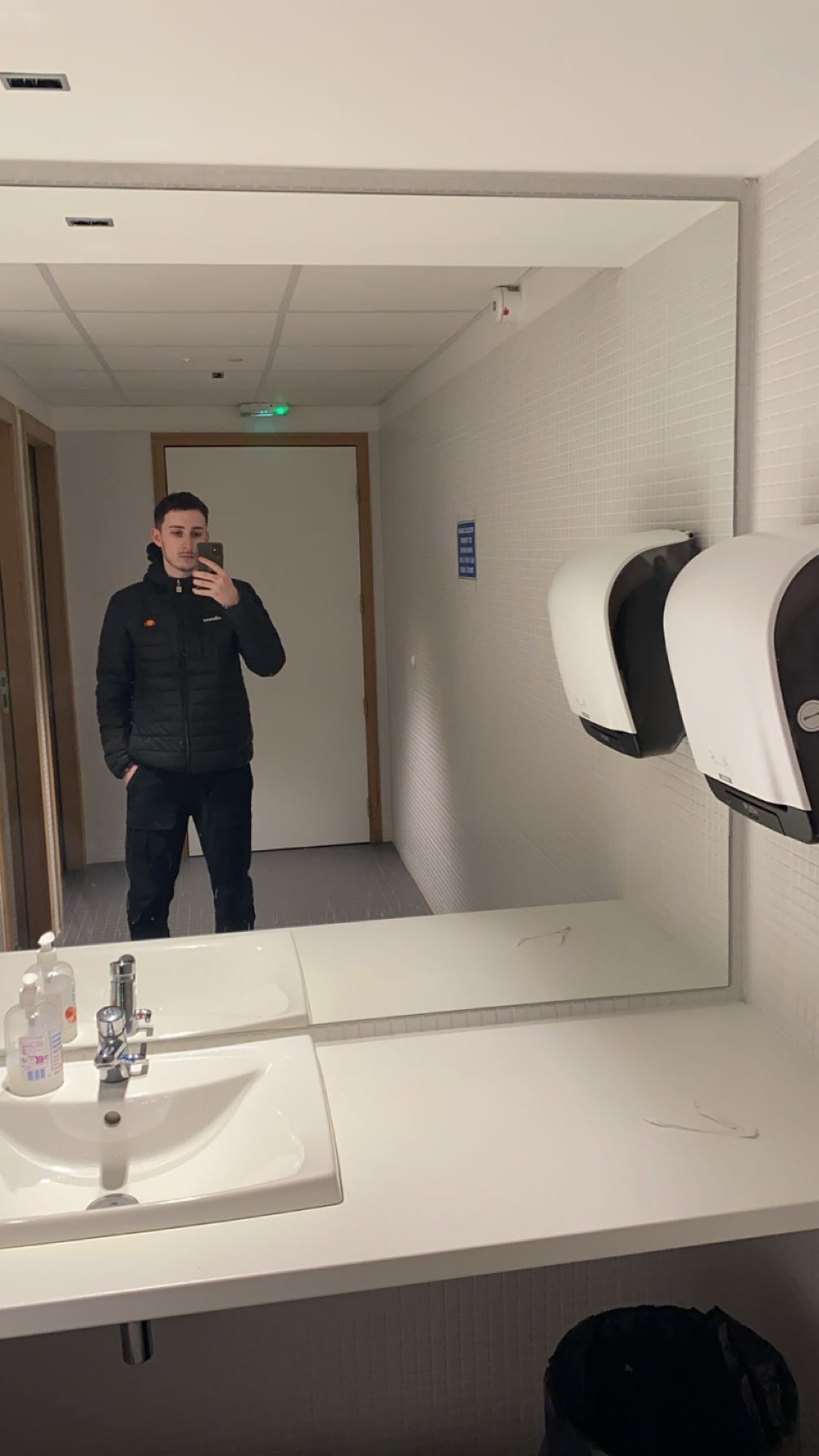 Profil de Orel, 19 ans, Groupe gay à Flendruz