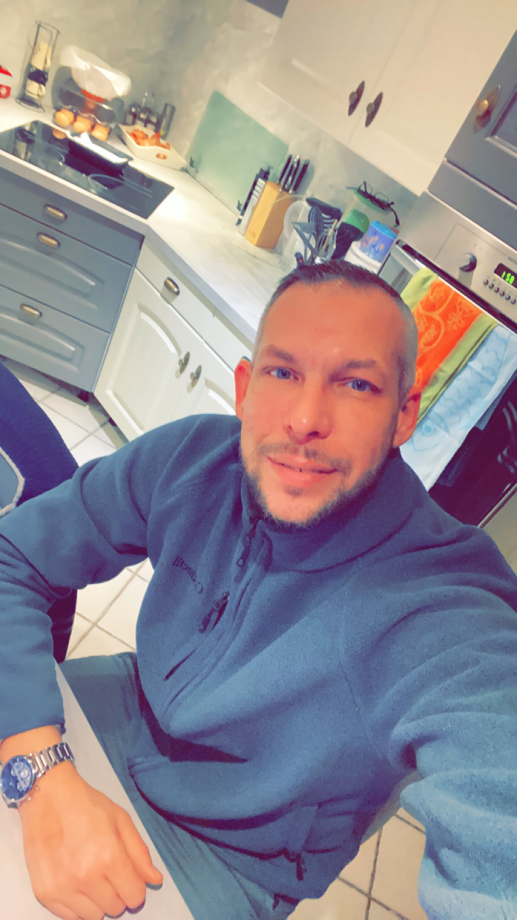 Profil de Maceo, 22 ans, Groupe gay à Prêles