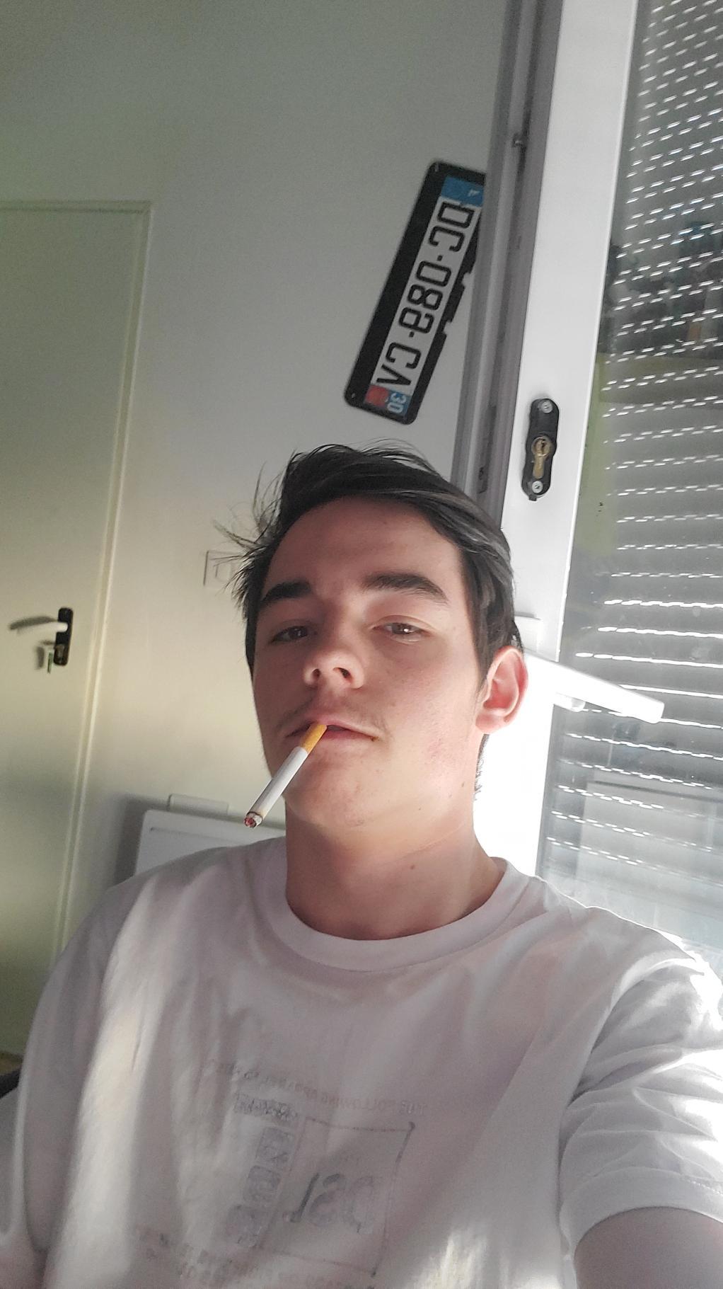 Profil de Ilyesse, 23 ans, Groupe gay à Tschierv