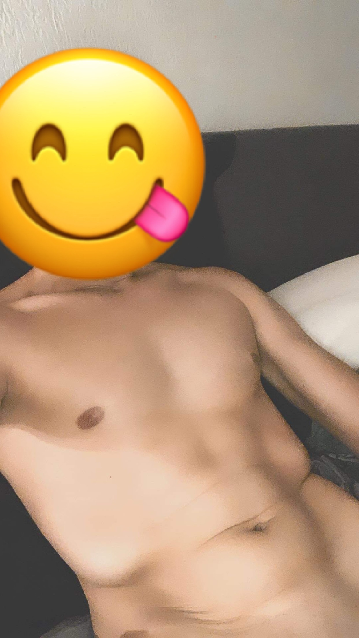 Profil de Jihed, 26 ans, Groupe gay à Orbe